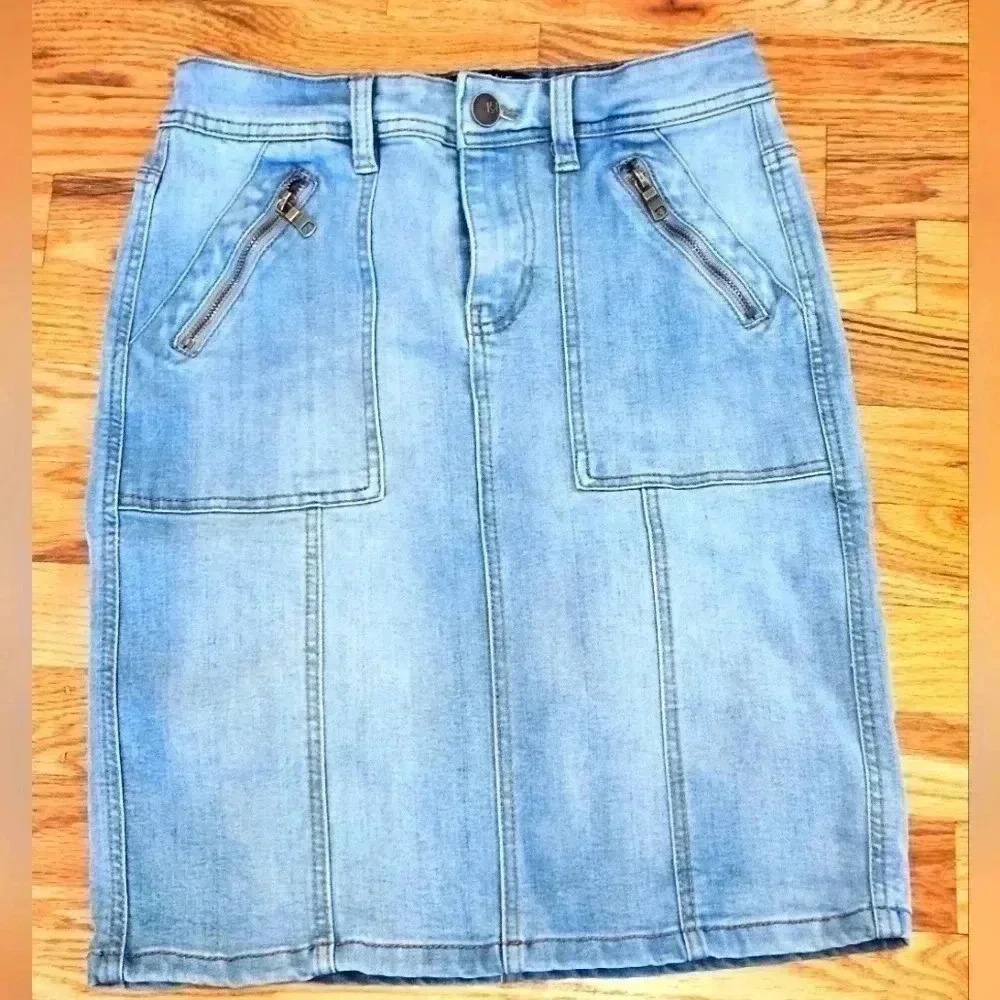One 5 One Jean Skirt EUC Size Small